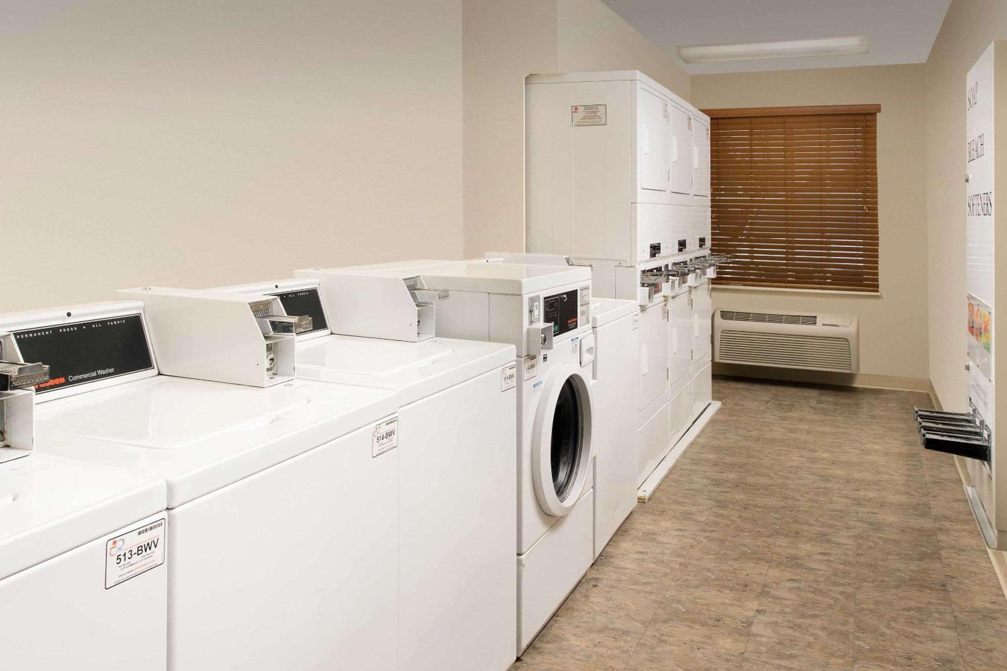 Woodspring Suites Champaign Near University Kültér fotó