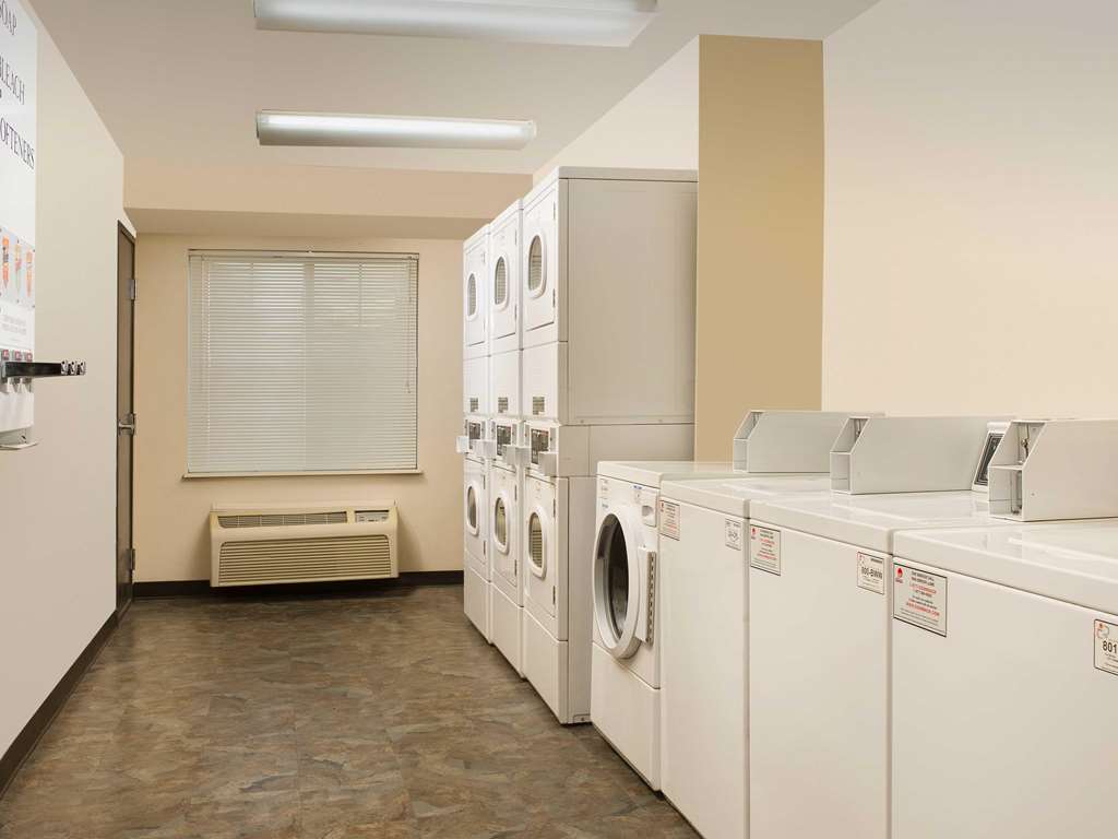 Woodspring Suites Champaign Near University Létesítmények fotó